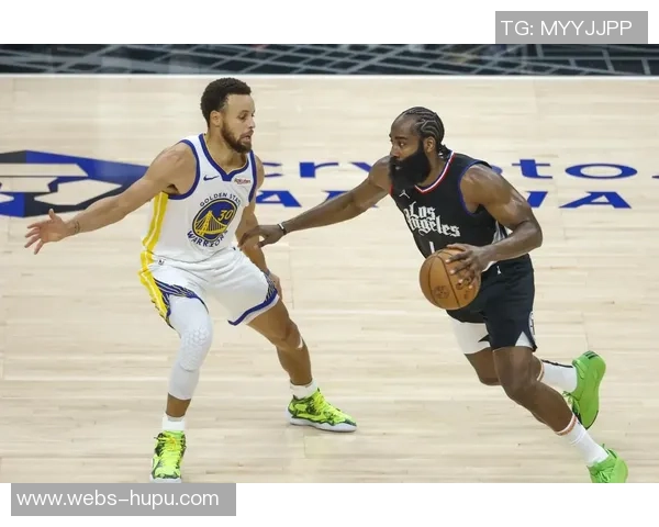 11月17日火箭对决劲敌期待精彩比赛与球星表现的巅峰对决