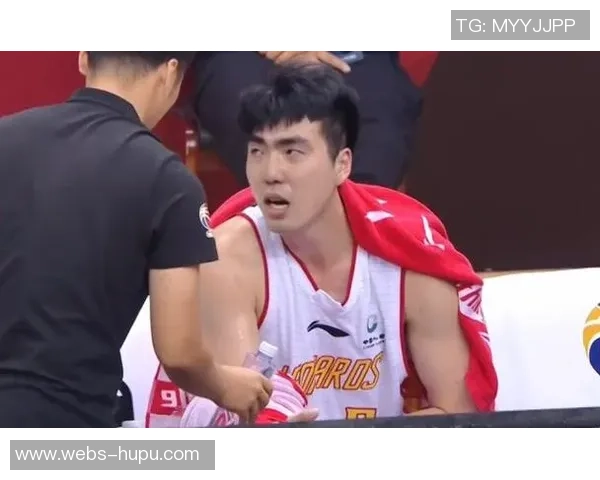 任骏飞领衔表现出色助力球队逆转胜利展现篮球场上的无限可能性