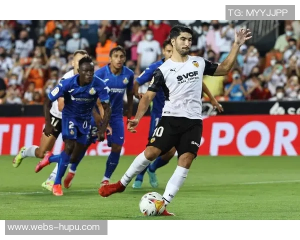 利兹联与巴伦西亚激情对决谁能在友谊赛中笑到最后